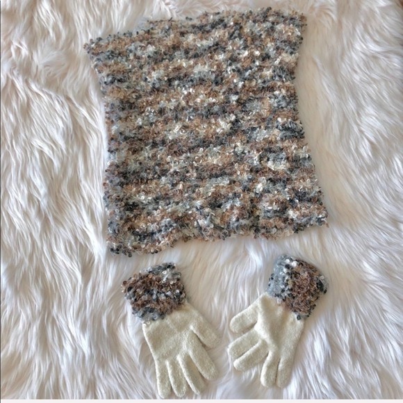 snood and gloves set